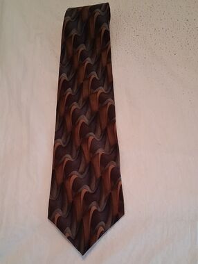 Vintage Jimmy V Brown & Taupe Wave-Pattern Men's Tie. 100% Silk